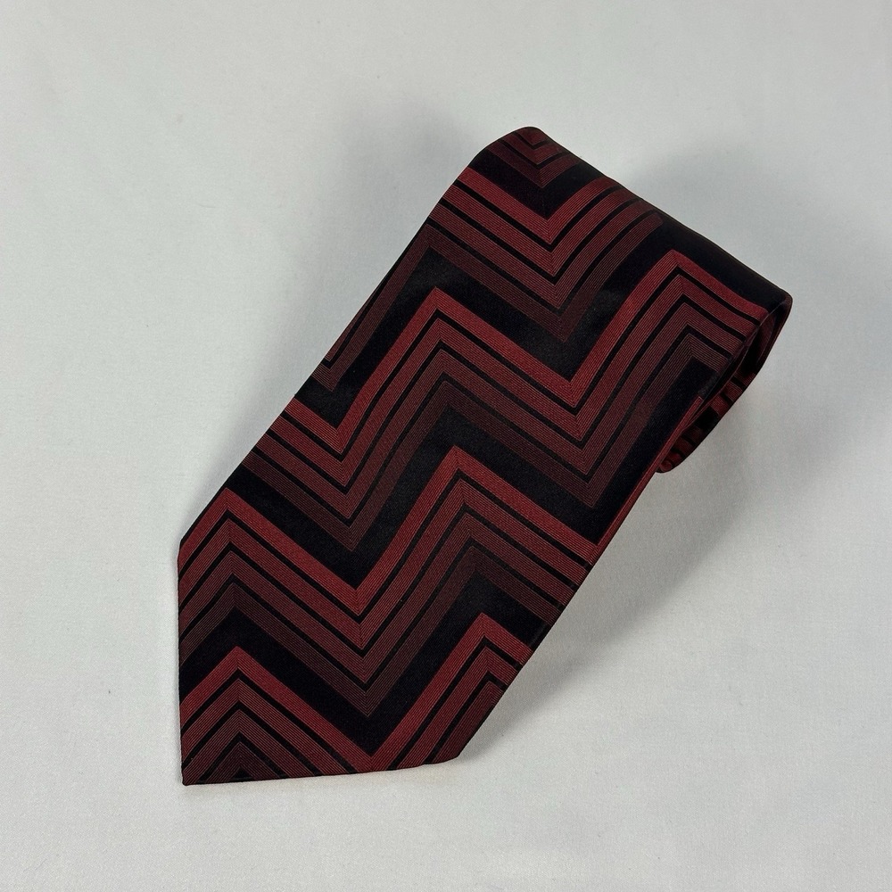 Hilditch & Key for Saks Fifth Ave Silk Tie NWT Jermyn Street Red Black Zig Zag